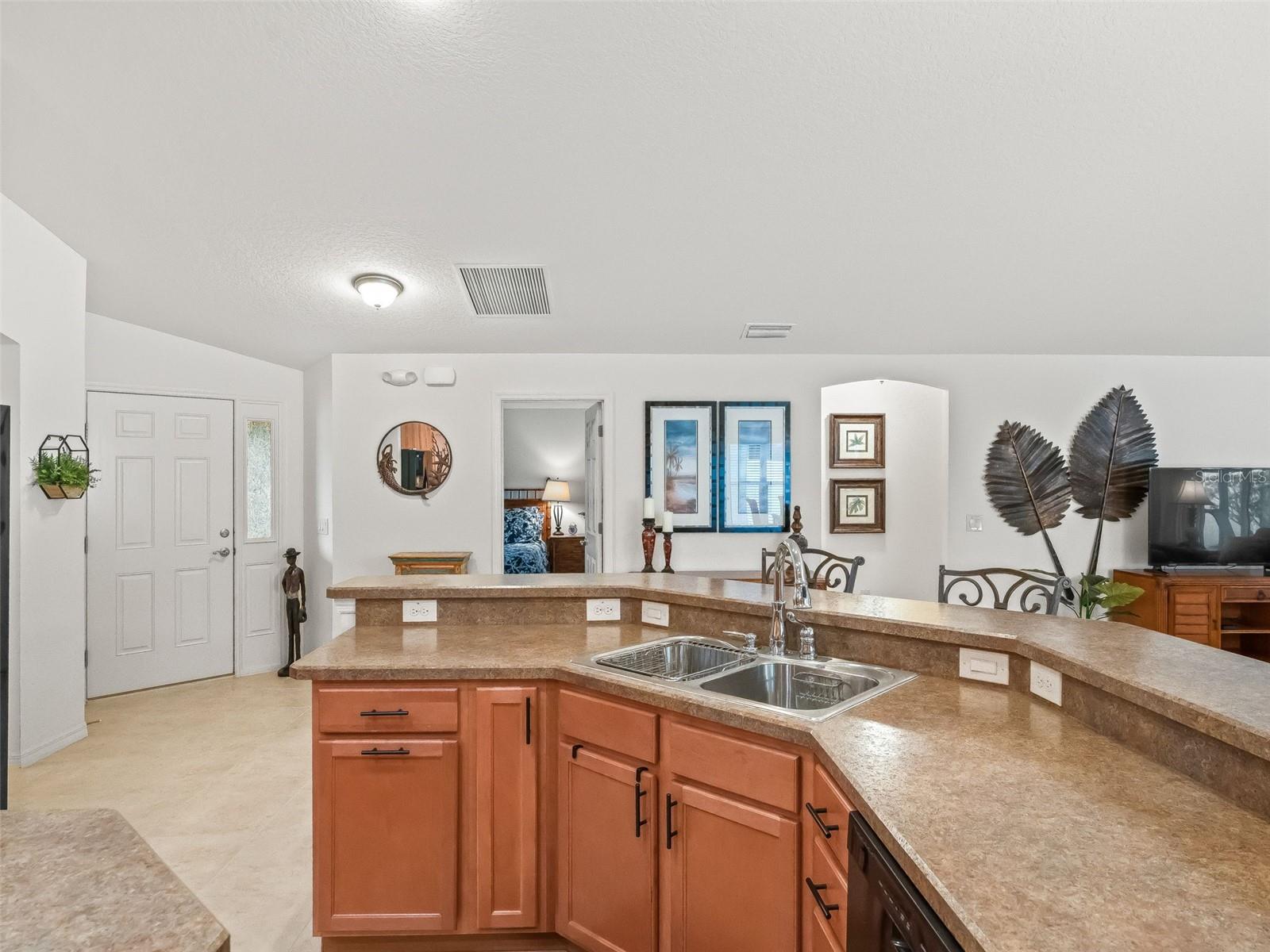 Image 14 of 52 For 3698 Robertson Way