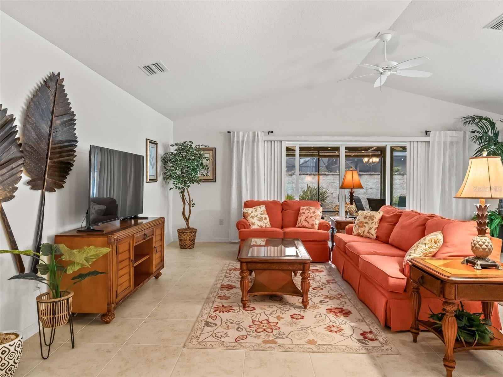 Image 18 of 52 For 3698 Robertson Way