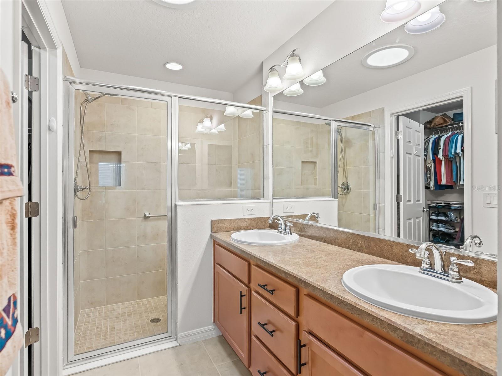 Image 26 of 52 For 3698 Robertson Way