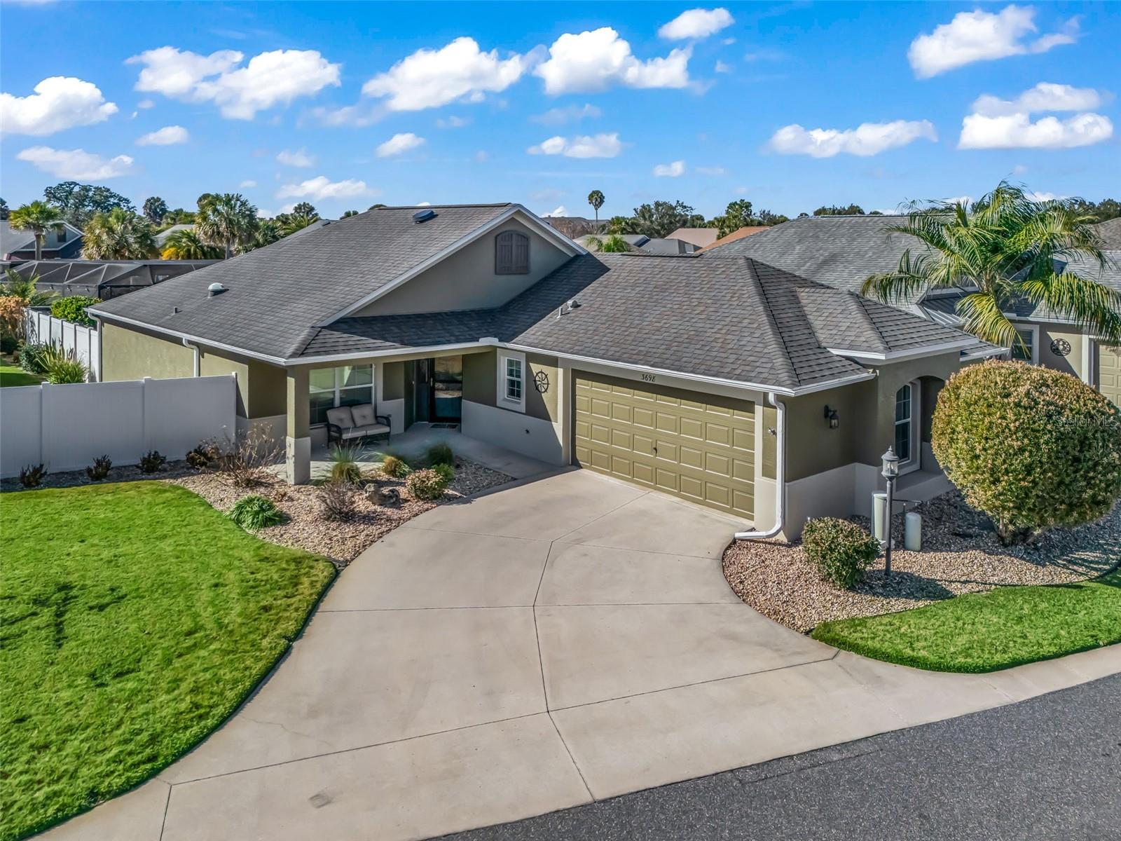 Image 3 of 52 For 3698 Robertson Way