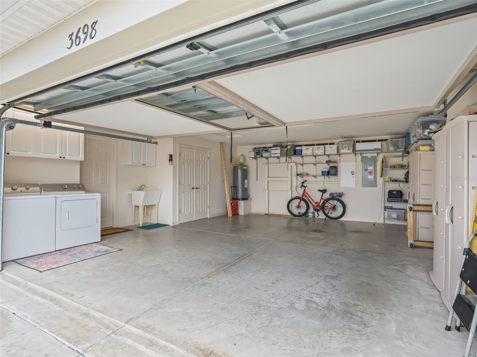 Image 38 of 52 For 3698 Robertson Way