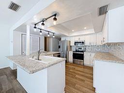 Image 10 of 33 For 1001 Chinaberry Road