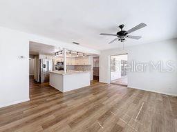 Image 9 of 33 For 1001 Chinaberry Road