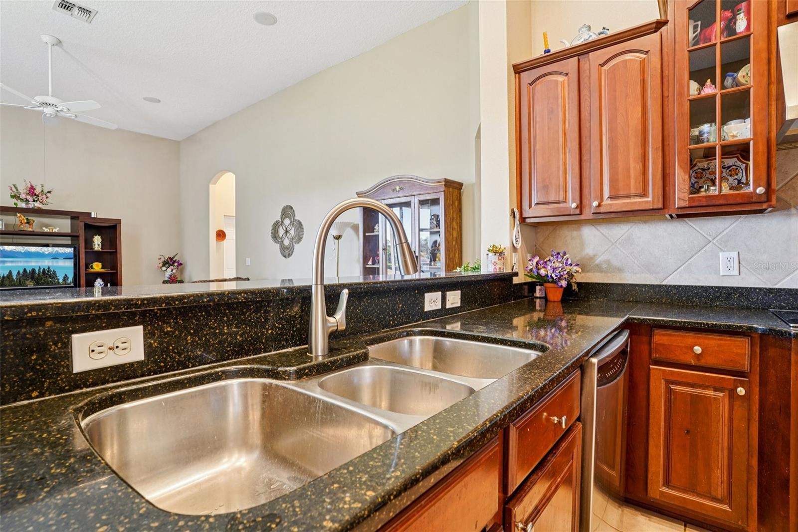 Image 17 of 69 For 6114 Tremayne Drive