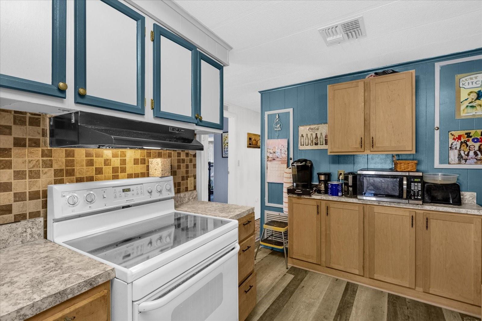 Image 12 of 55 For 115 Tropical Lane