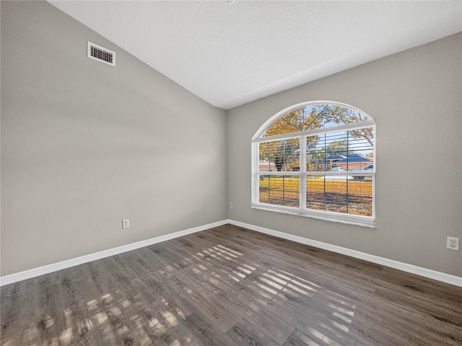 Image 18 of 37 For 14309 Golden View Drive