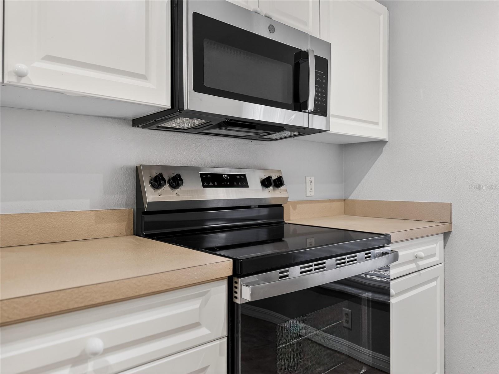 Image 8 of 37 For 14309 Golden View Drive