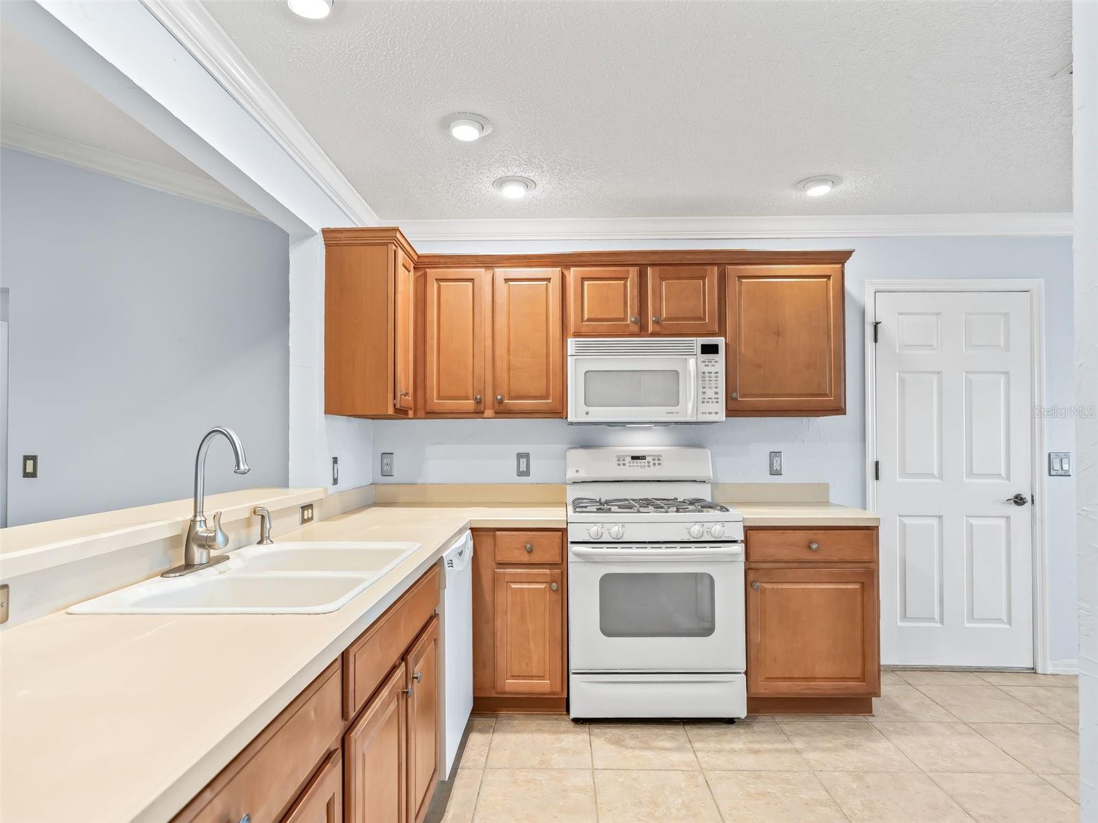 Listing photo id 10 for 485 Mallory Hill Drive