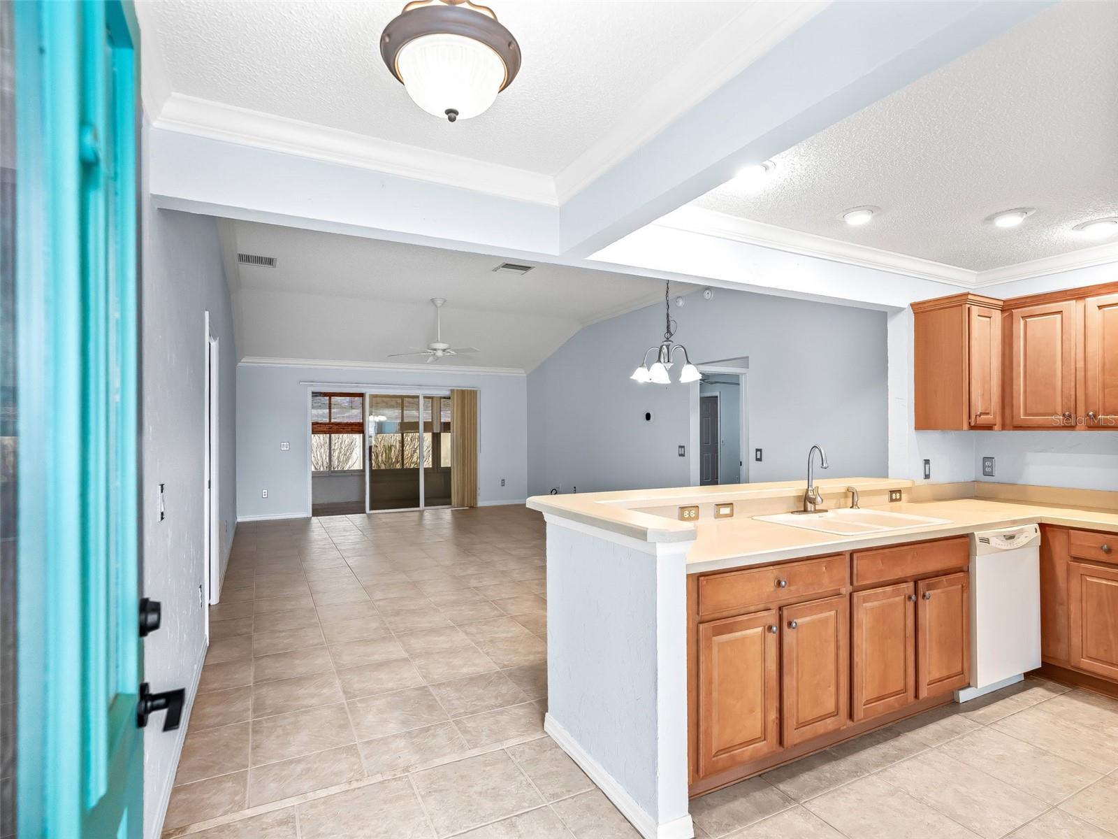 Listing photo id 11 for 485 Mallory Hill Drive