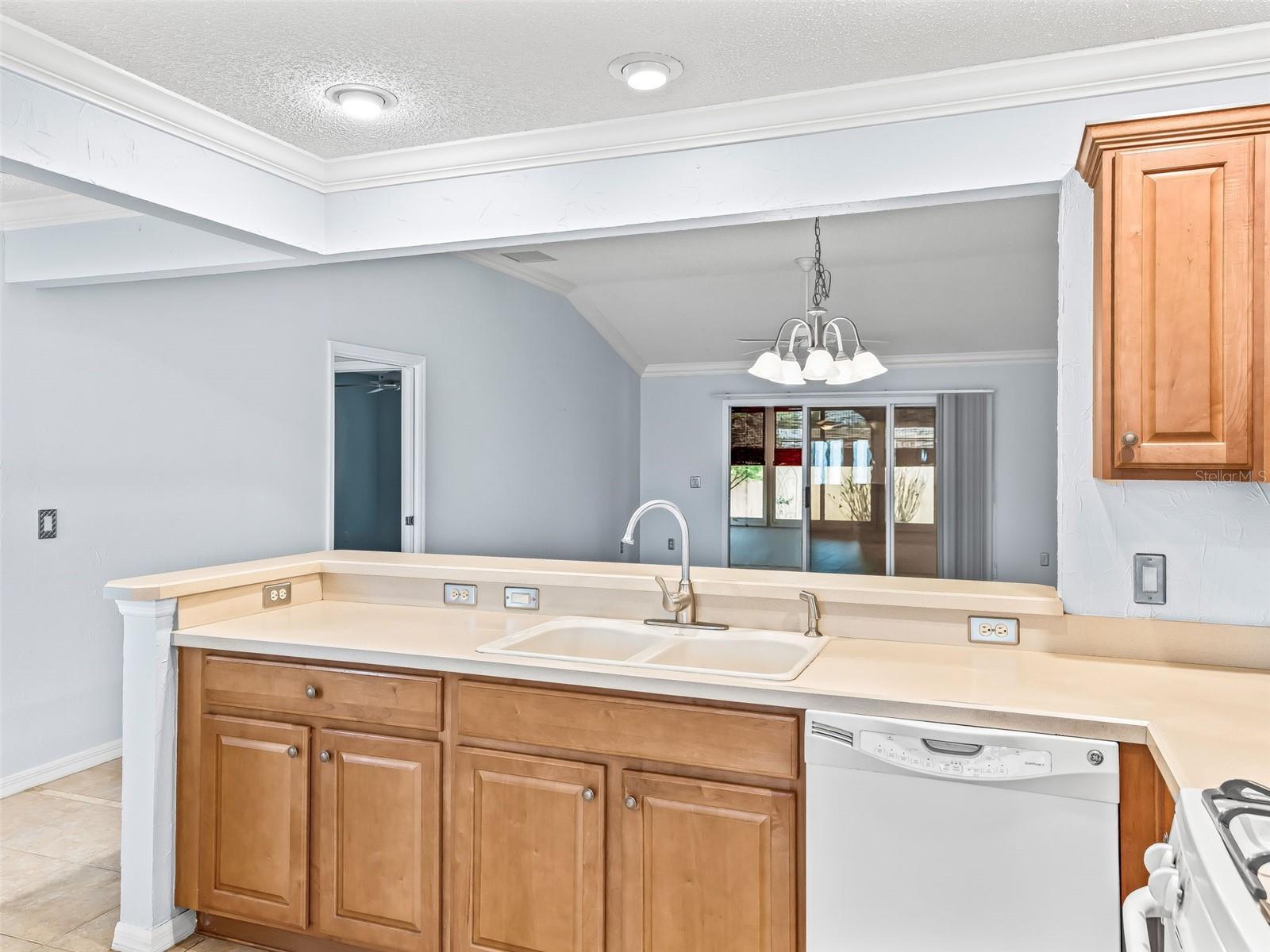 Listing photo id 12 for 485 Mallory Hill Drive