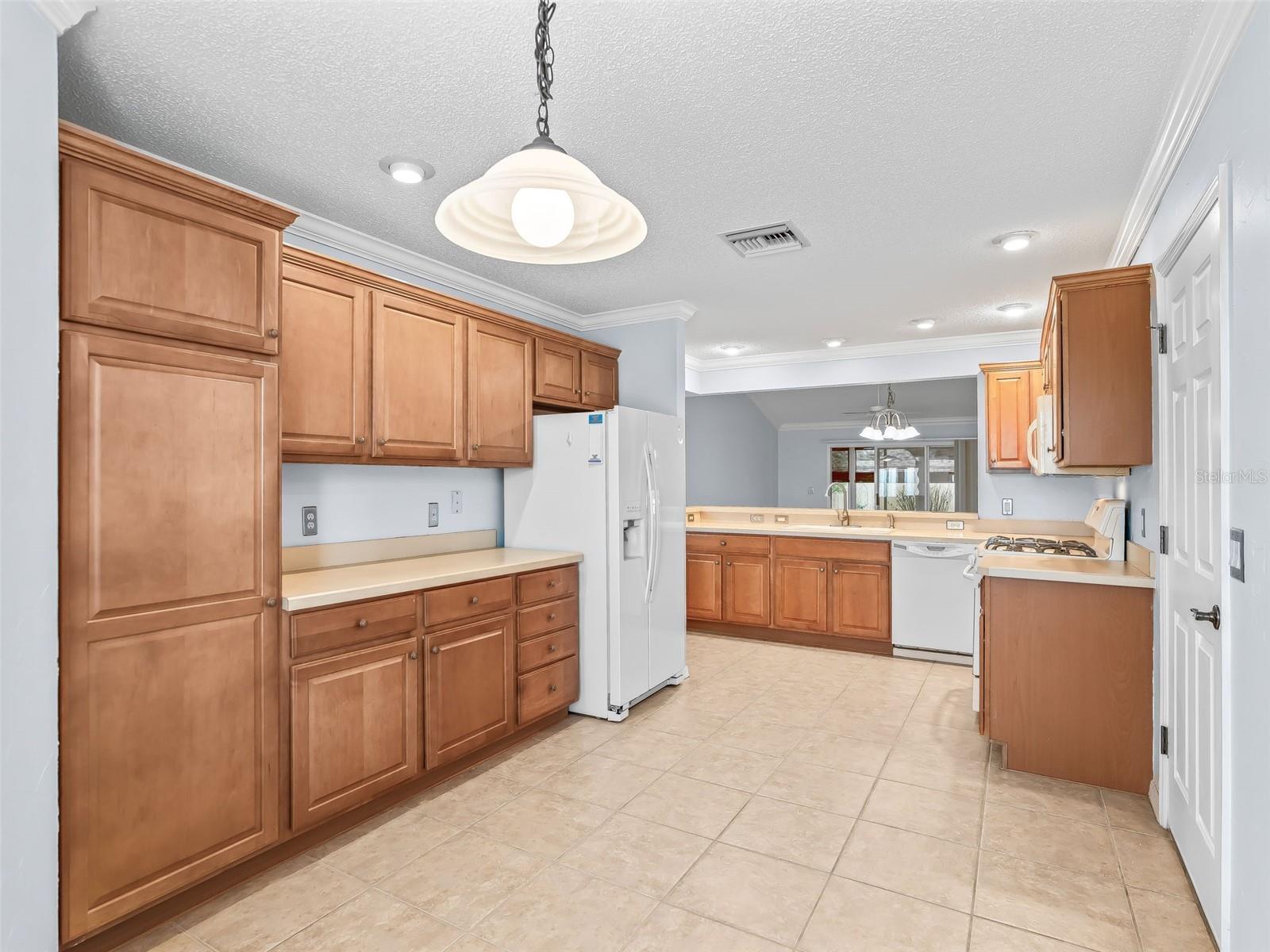 Listing photo id 13 for 485 Mallory Hill Drive