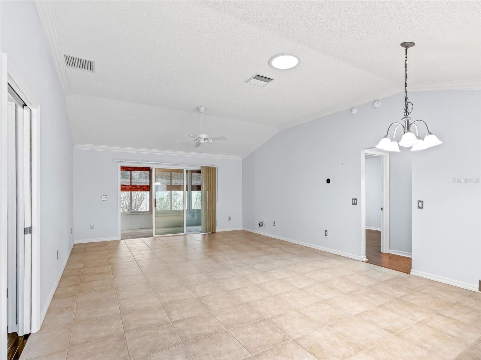 Listing photo id 6 for 485 Mallory Hill Drive