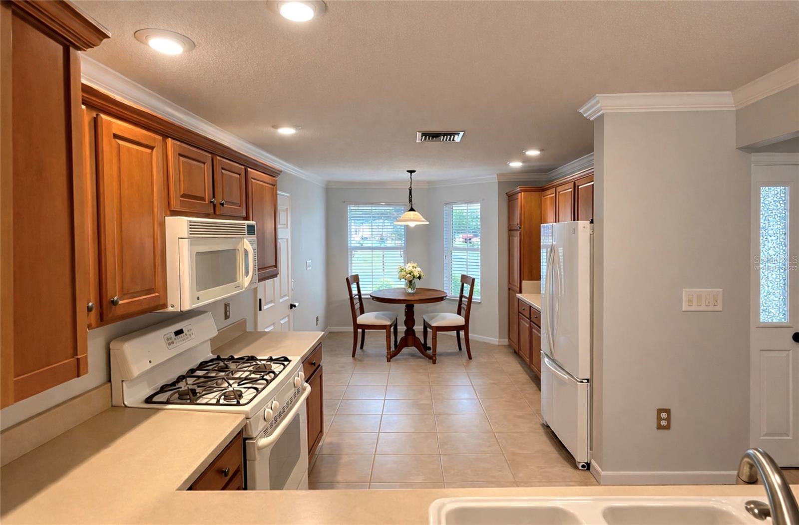 Listing photo id 7 for 485 Mallory Hill Drive