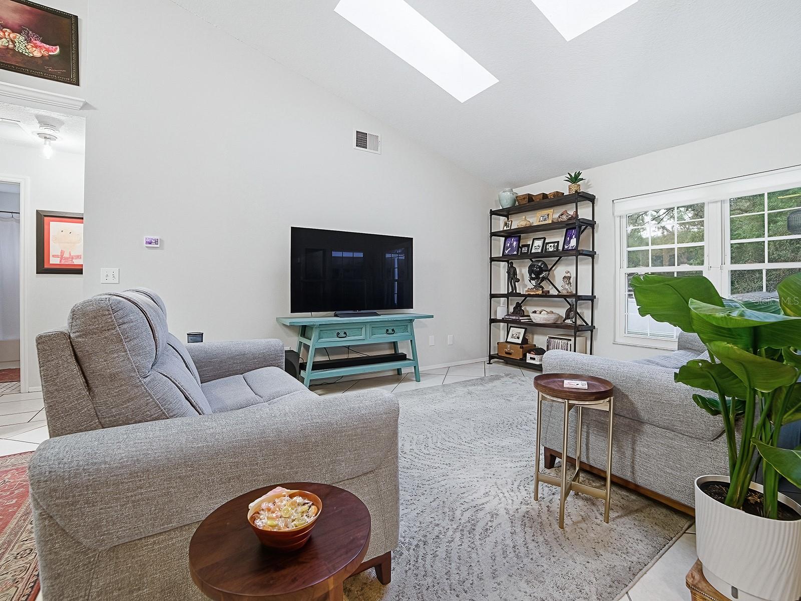 Image 7 of 31 For 104 Vista Avenue