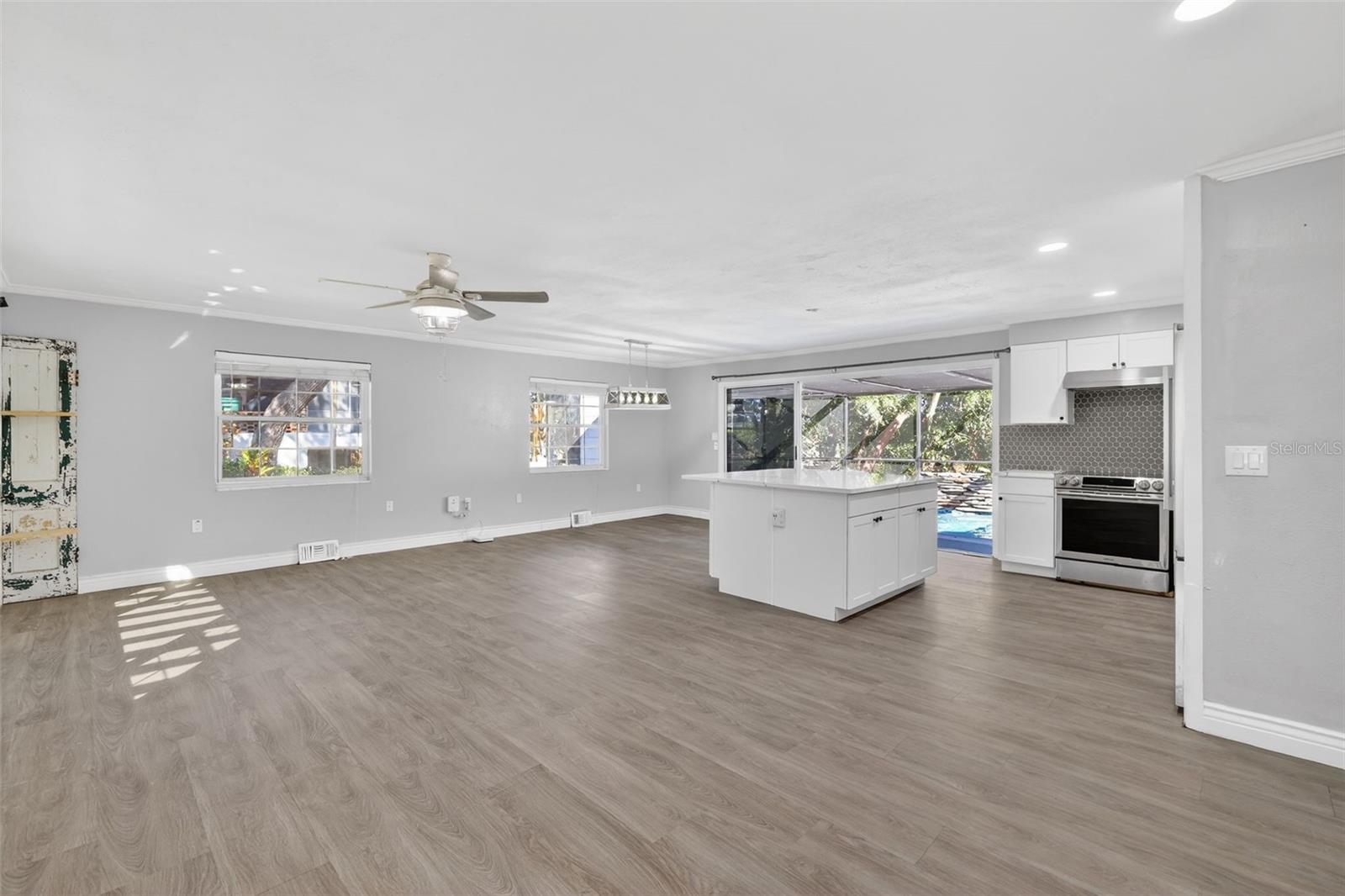 Image 14 of 36 For 1824 Crestview Drive