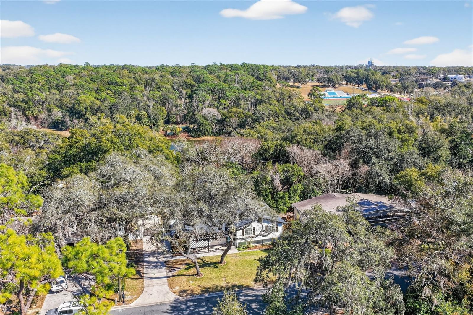 Image 4 of 36 For 1824 Crestview Drive