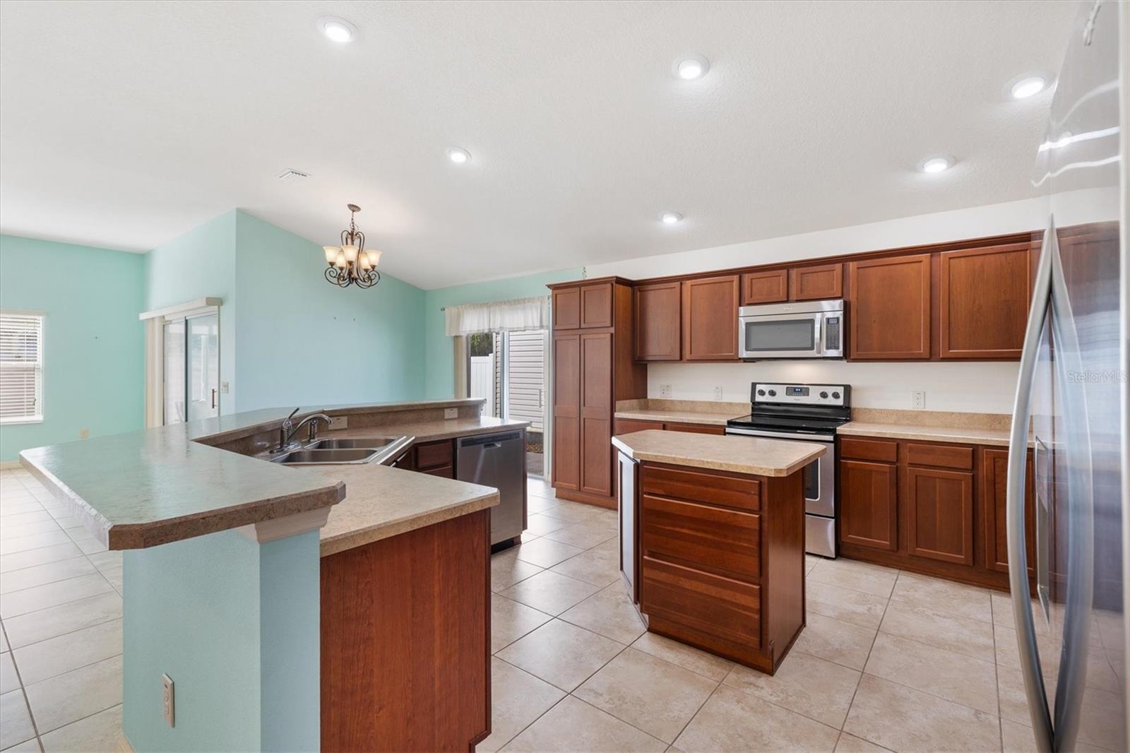 Image 17 of 39 For 2610 Lindewood Street