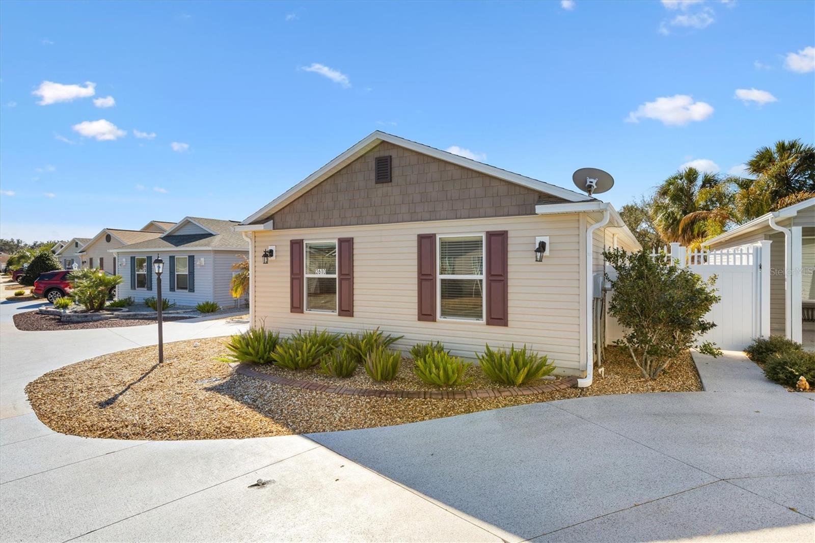 Image 2 of 39 For 2610 Lindewood Street