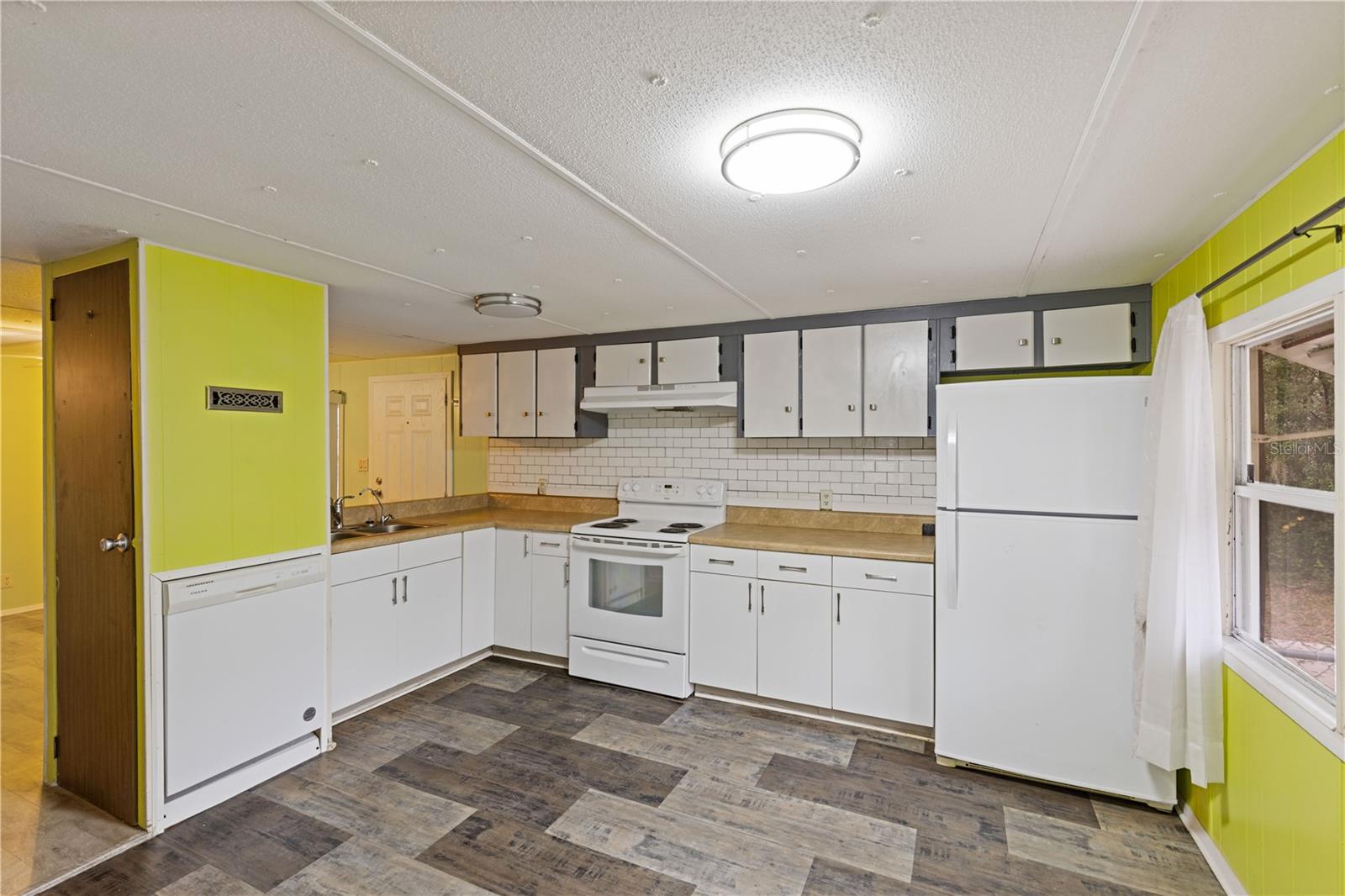 Image 16 of 29 For 16760 102nd Avenue Road