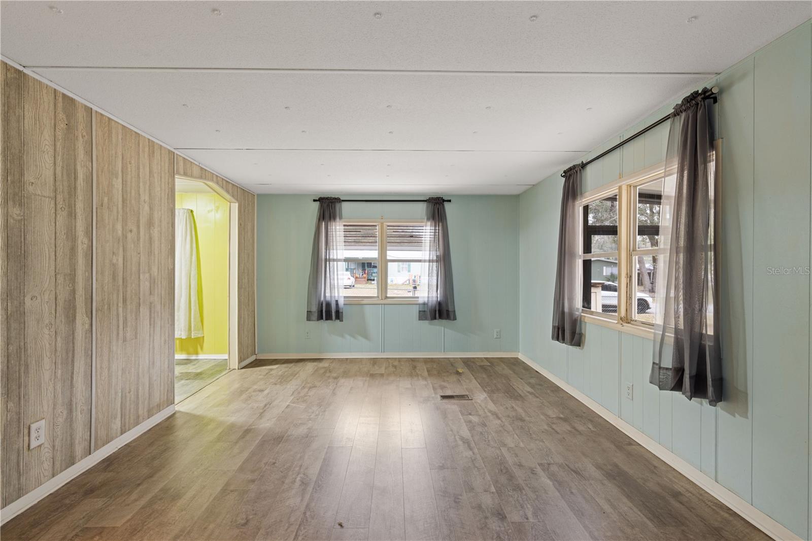 Image 18 of 29 For 16760 102nd Avenue Road