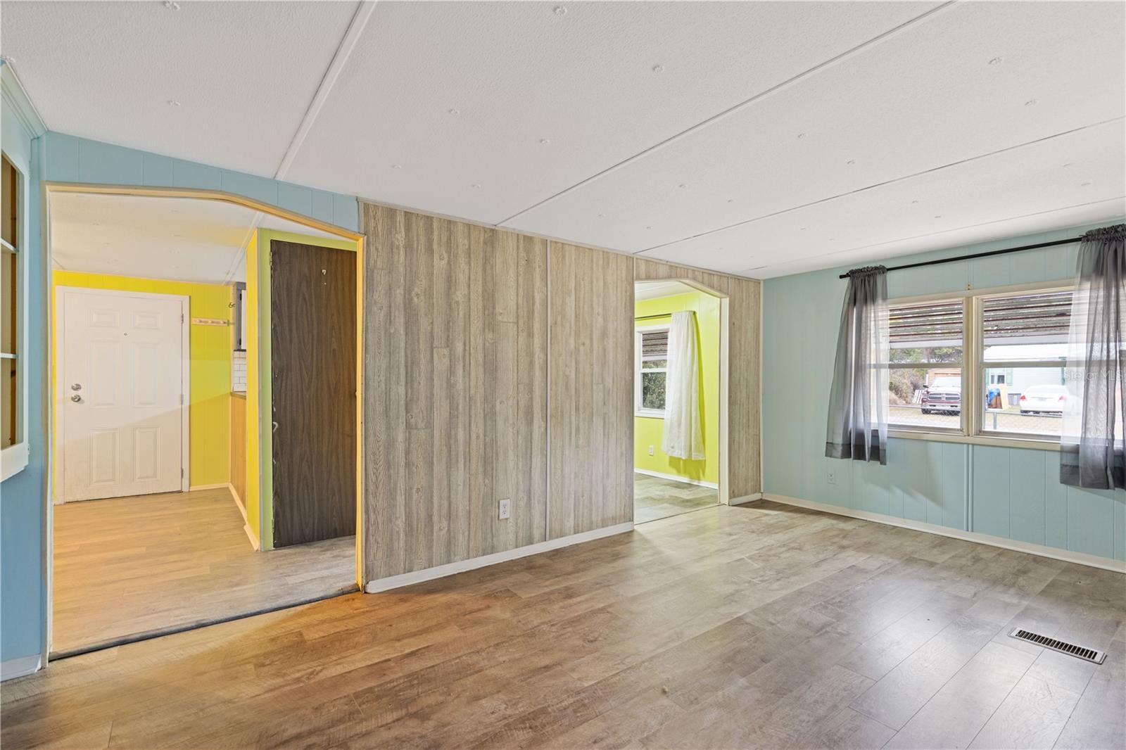 Image 21 of 29 For 16760 102nd Avenue Road