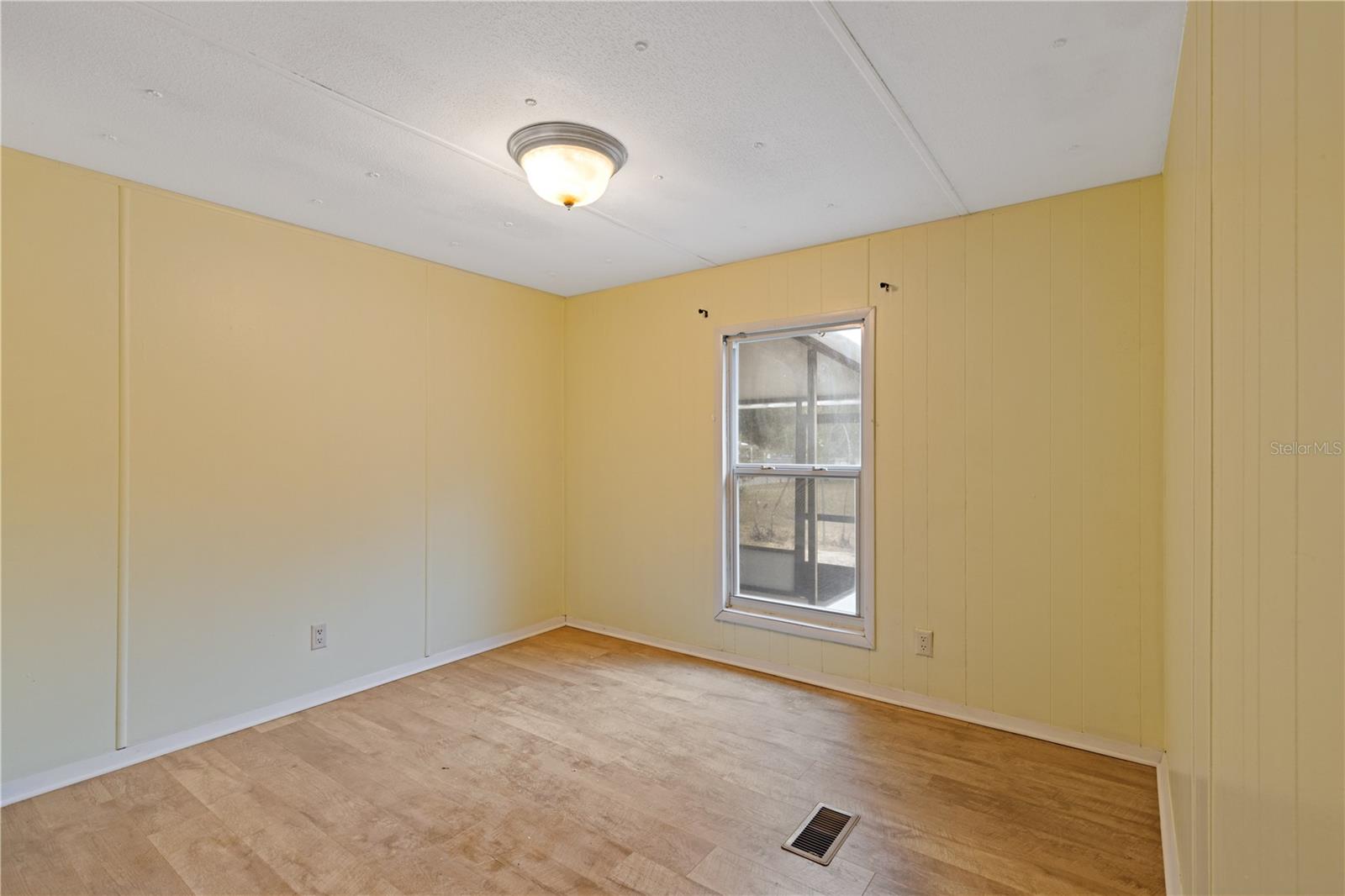 Image 23 of 29 For 16760 102nd Avenue Road