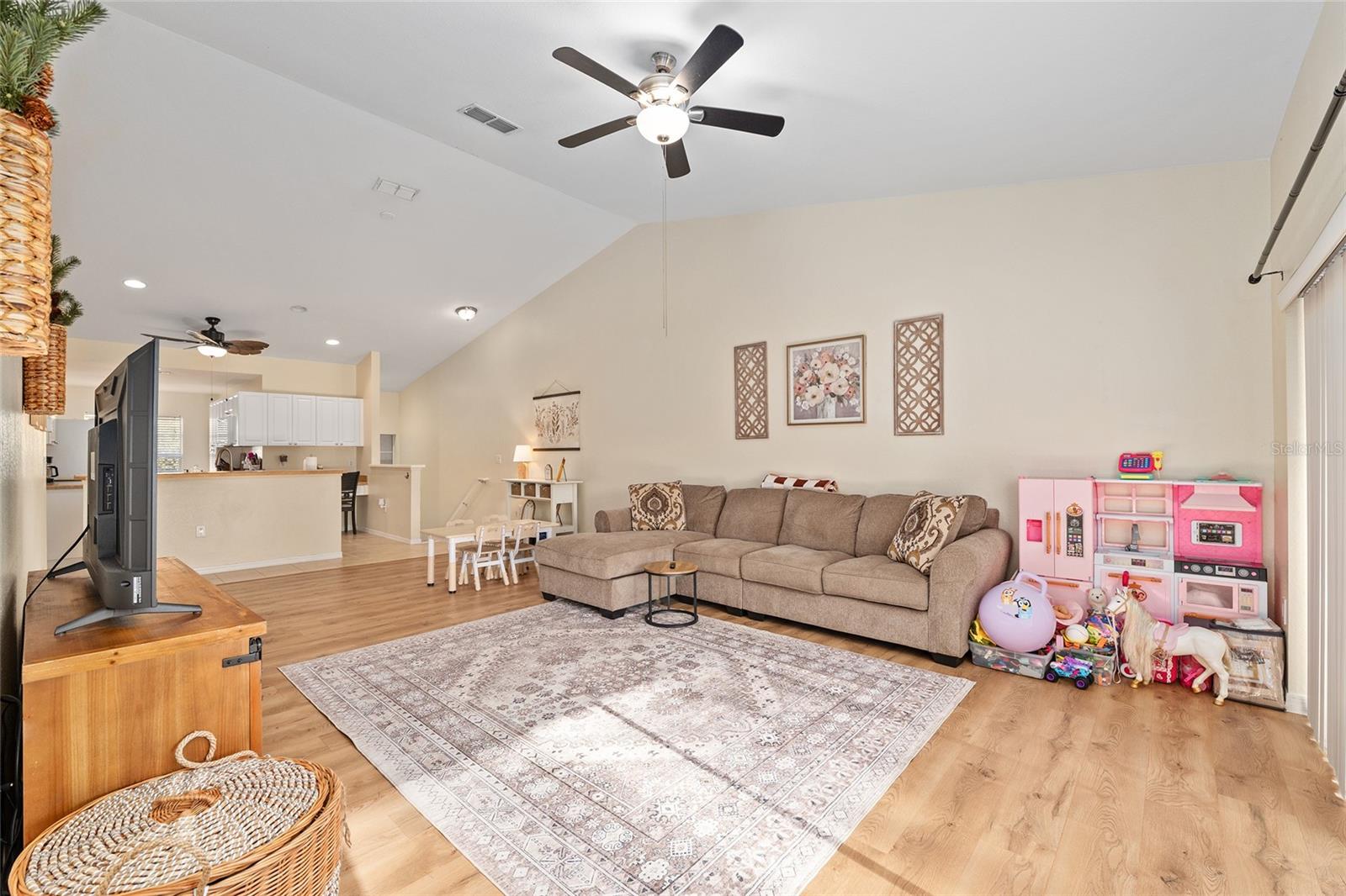 Image 11 of 42 For 5436 Admiral Way 2