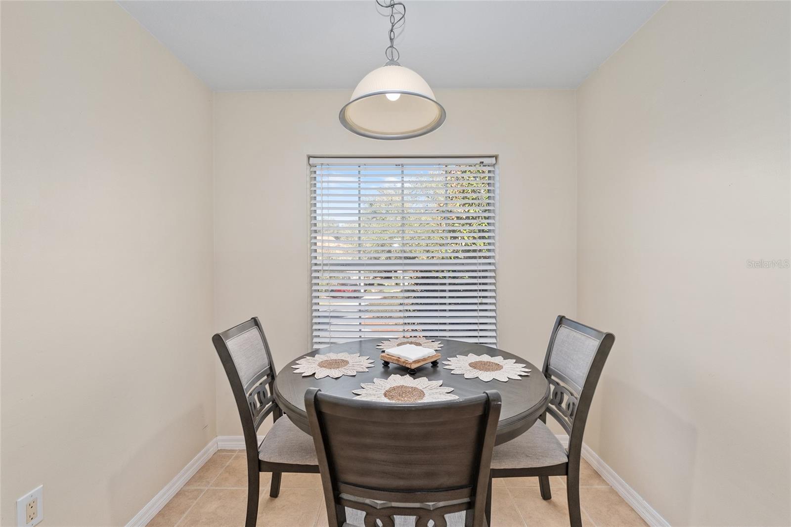 Image 18 of 42 For 5436 Admiral Way 2