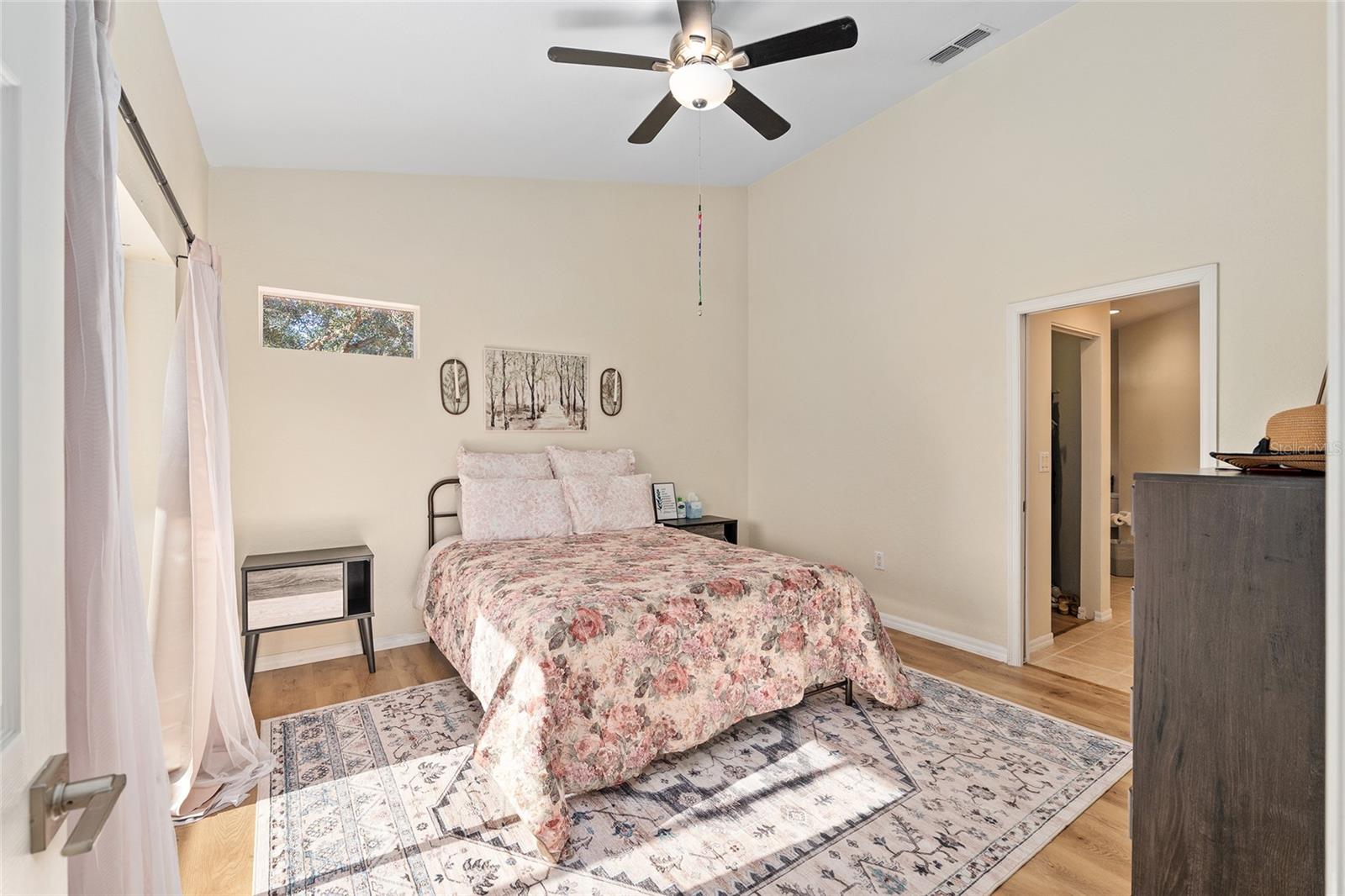 Image 20 of 42 For 5436 Admiral Way 2