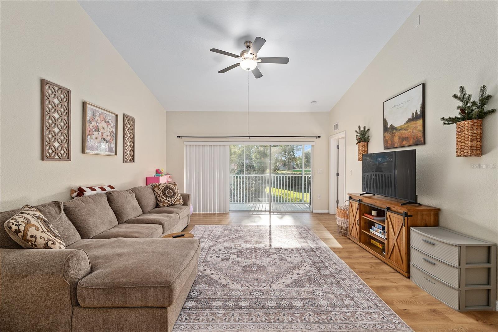 Image 9 of 42 For 5436 Admiral Way 2