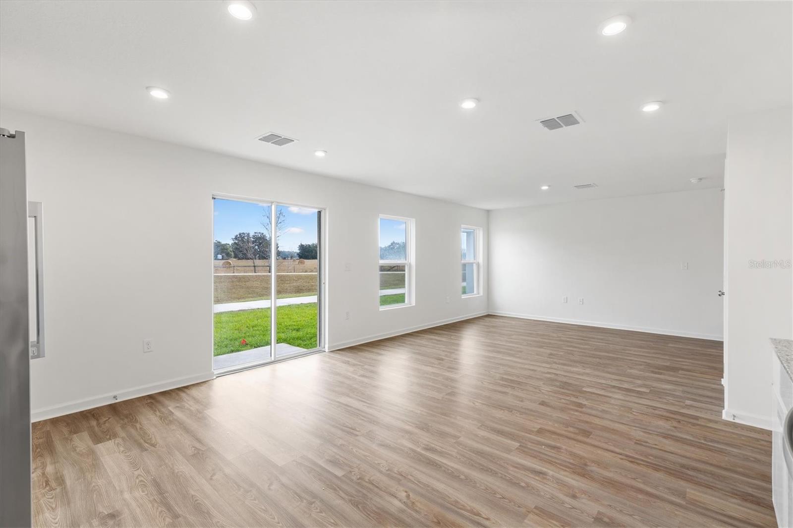 Image 11 of 27 For 1941 Iowa Drive