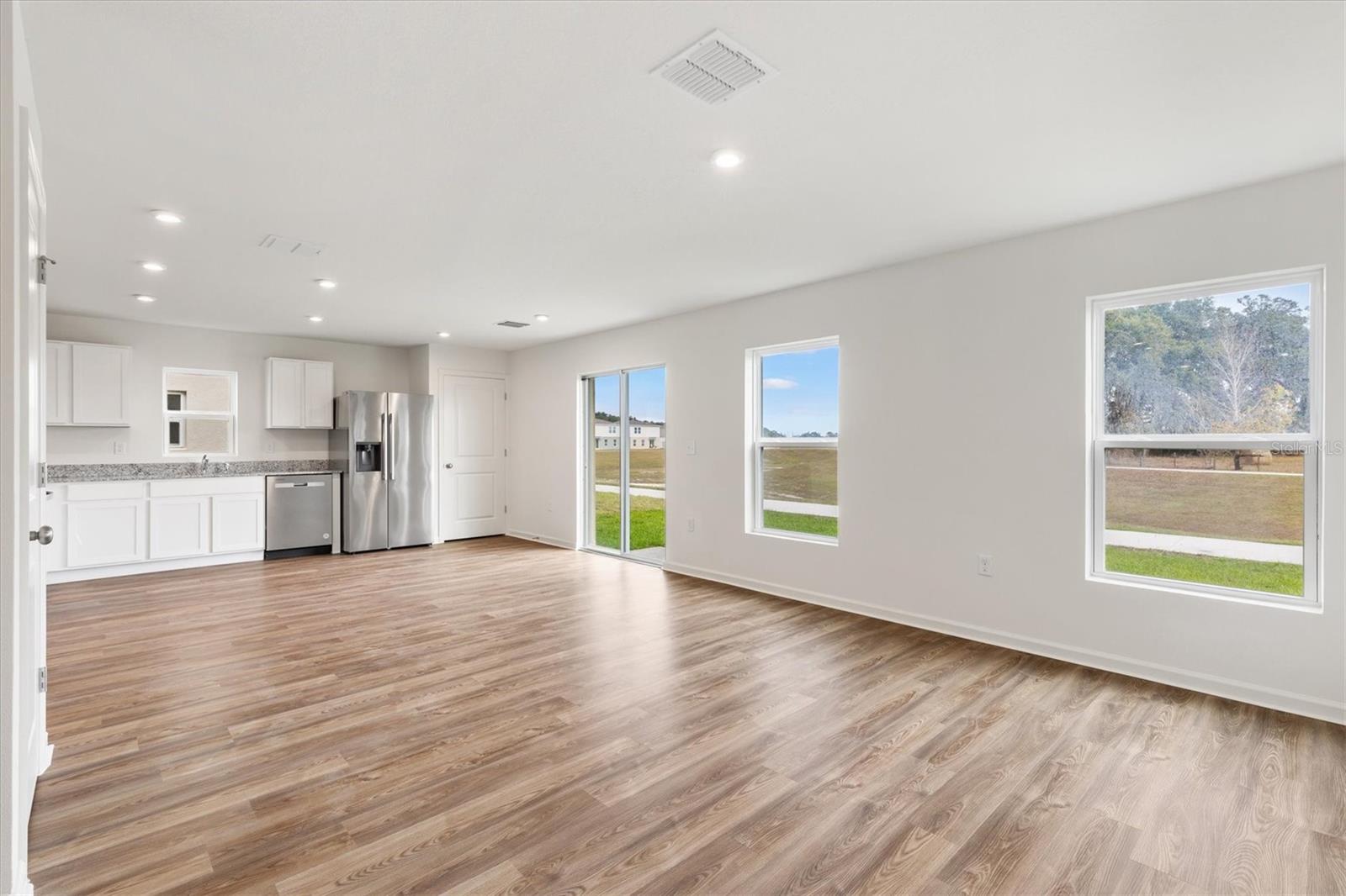 Image 5 of 27 For 1941 Iowa Drive