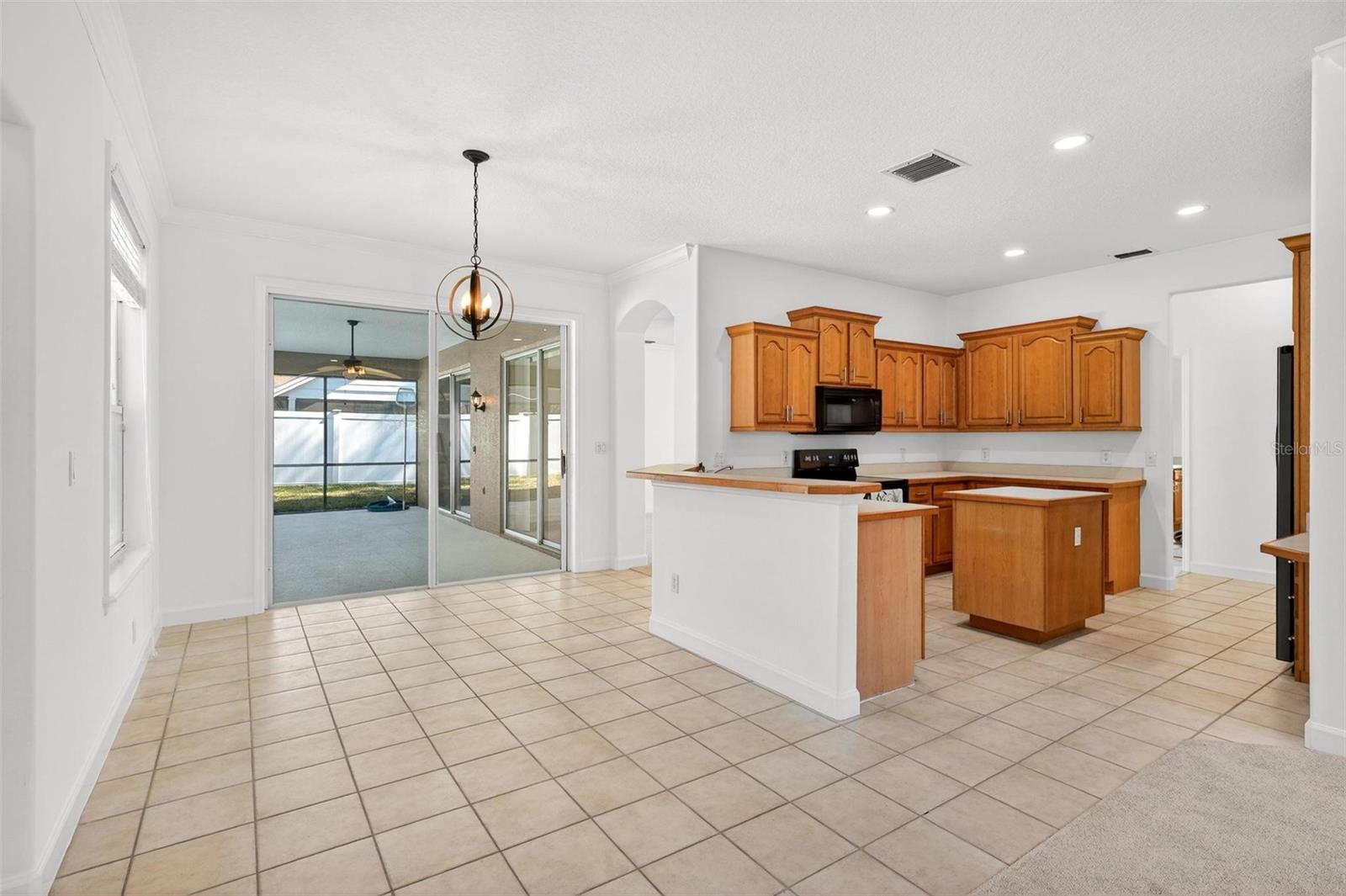 Image 24 of 97 For 19337 Spring Oak Drive