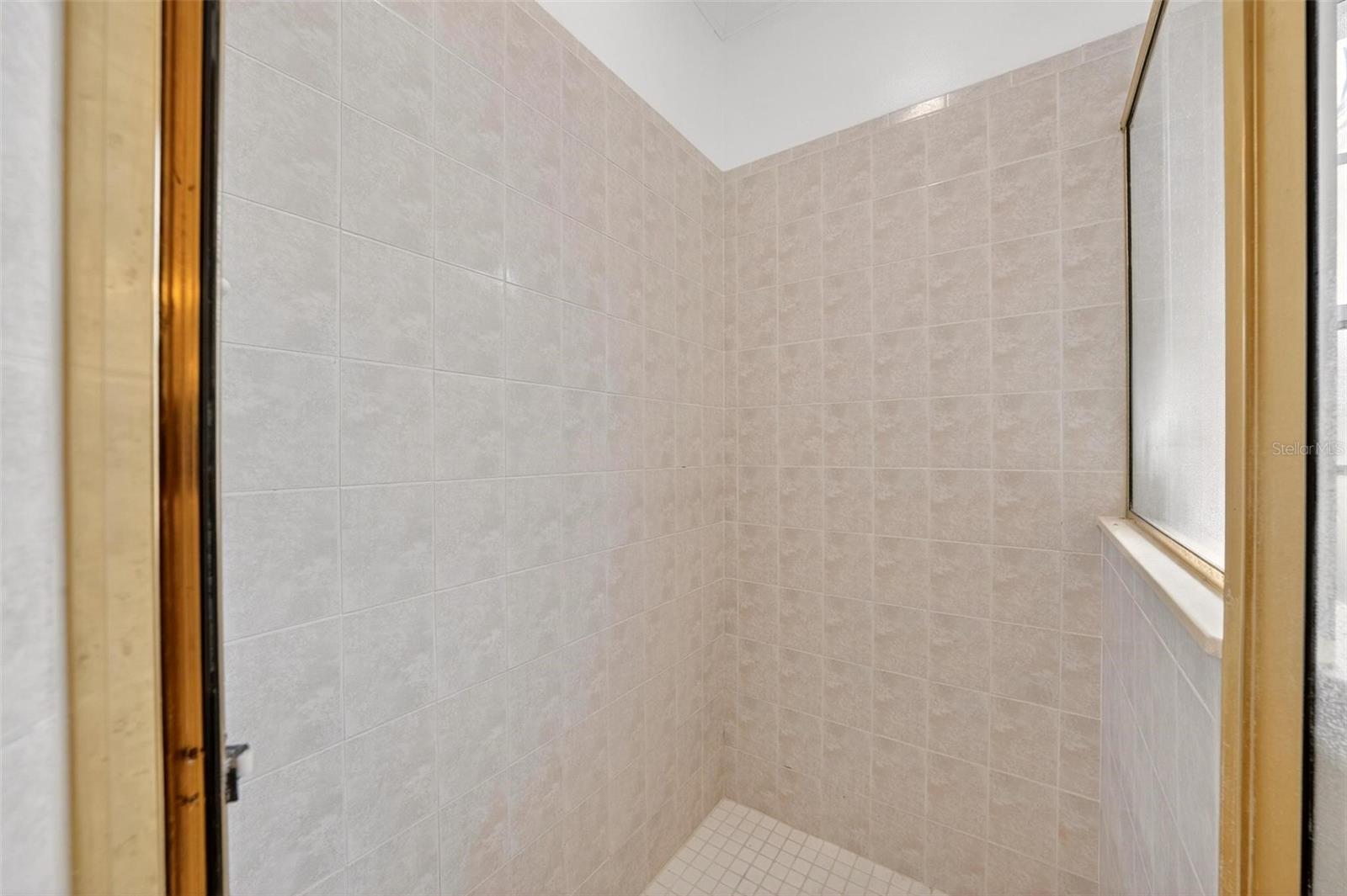 Image 40 of 97 For 19337 Spring Oak Drive