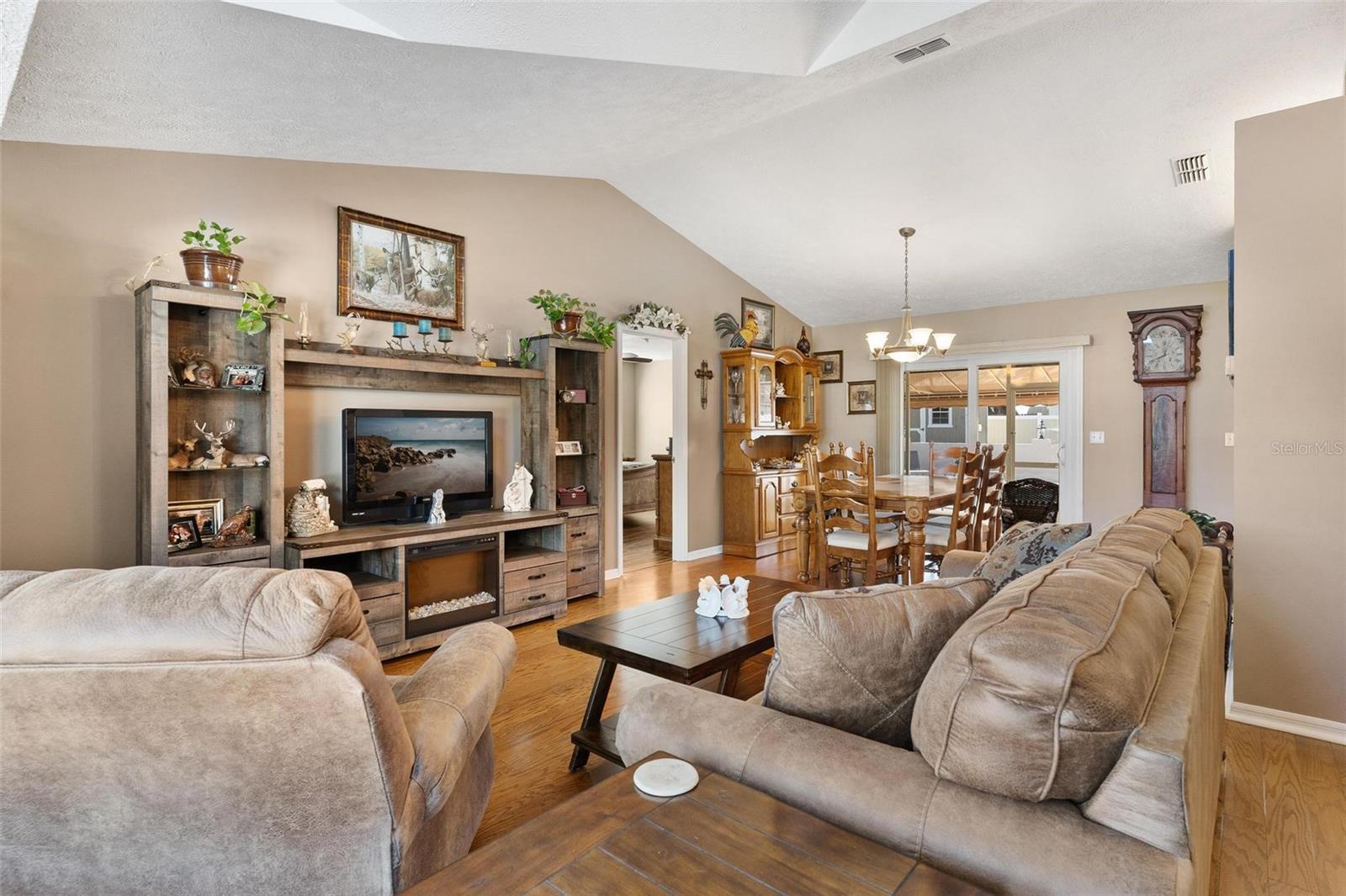 Listing photo id 8 for 450 55th Street