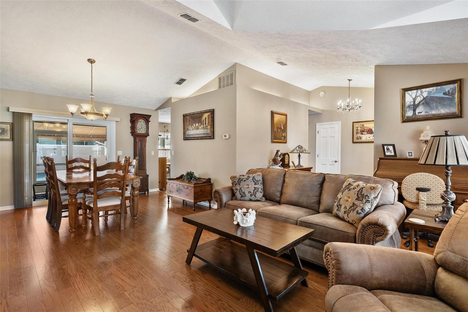 Listing photo id 9 for 450 55th Street