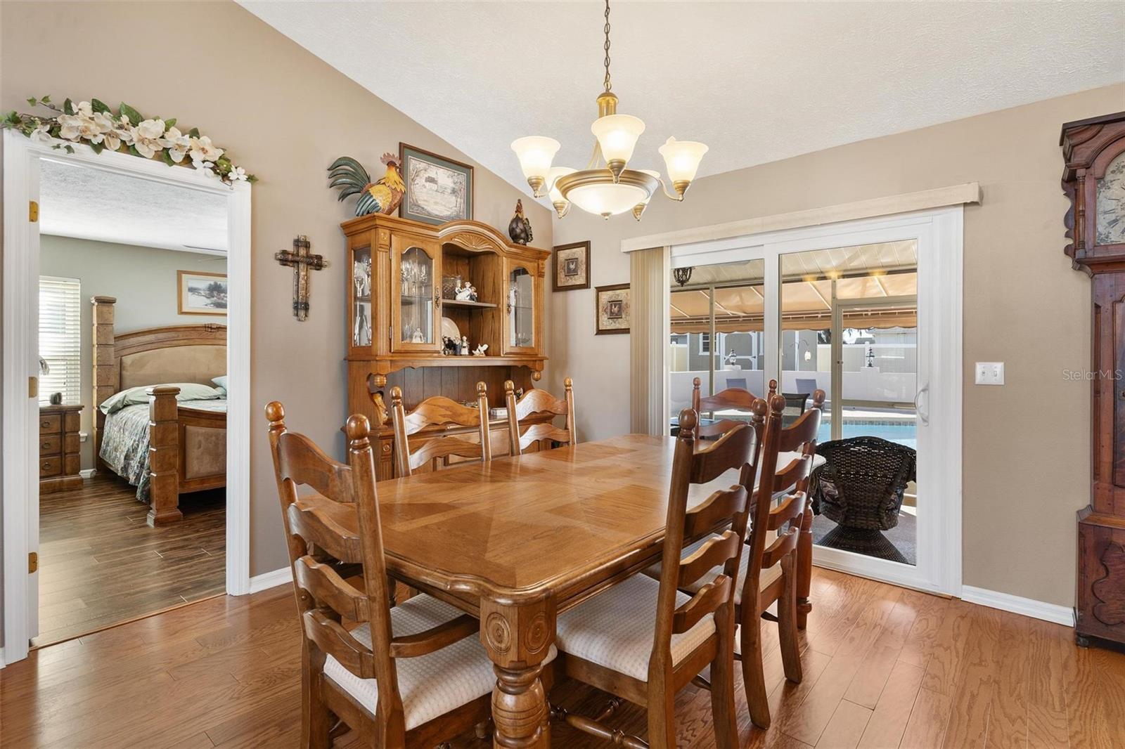 Listing photo id 11 for 450 55th Street