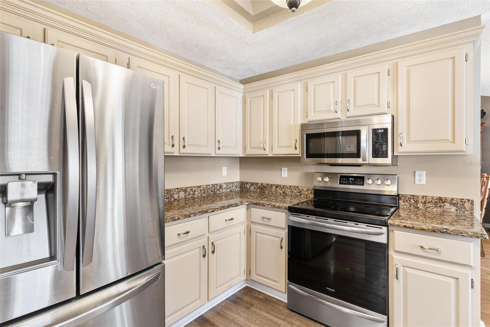 Listing photo id 15 for 450 55th Street