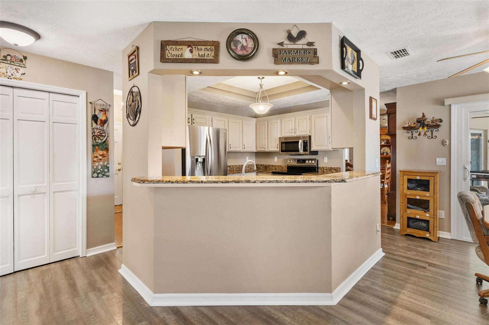 Listing photo id 16 for 450 55th Street