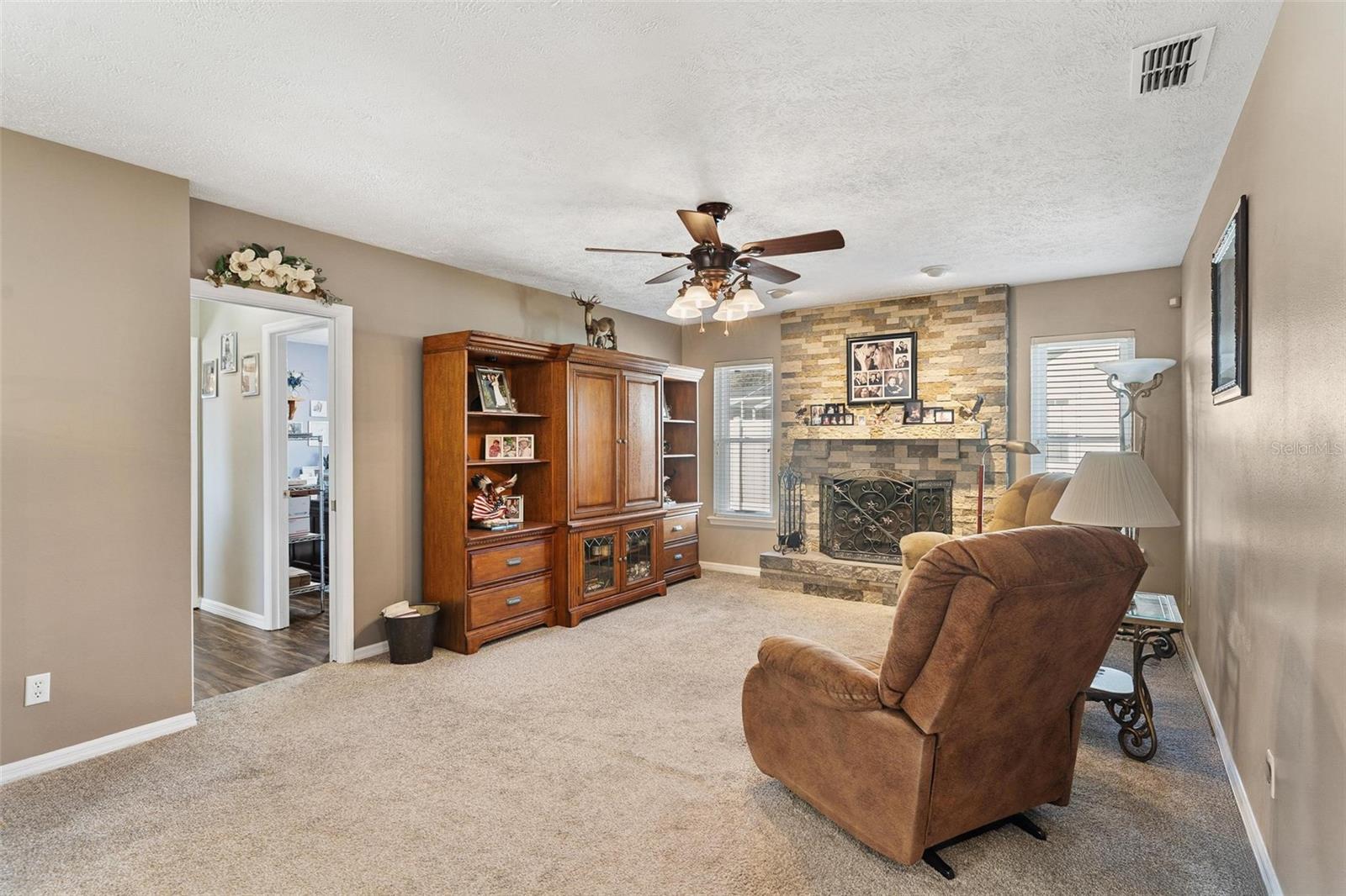 Listing photo id 18 for 450 55th Street