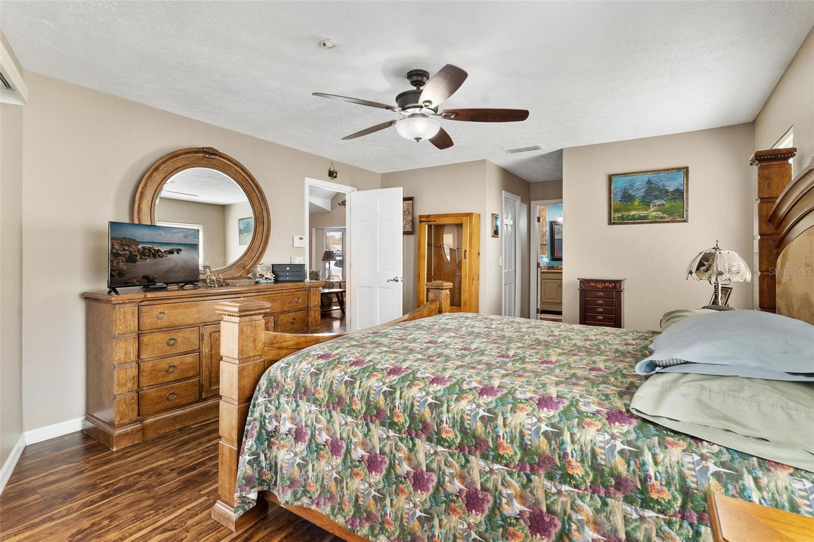 Listing photo id 23 for 450 55th Street