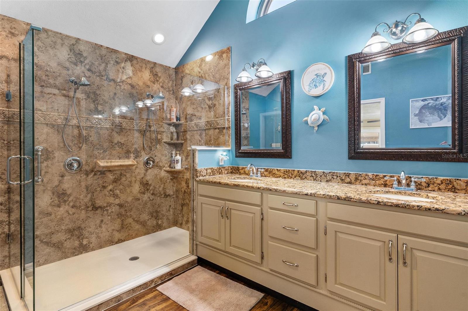 Listing photo id 25 for 450 55th Street