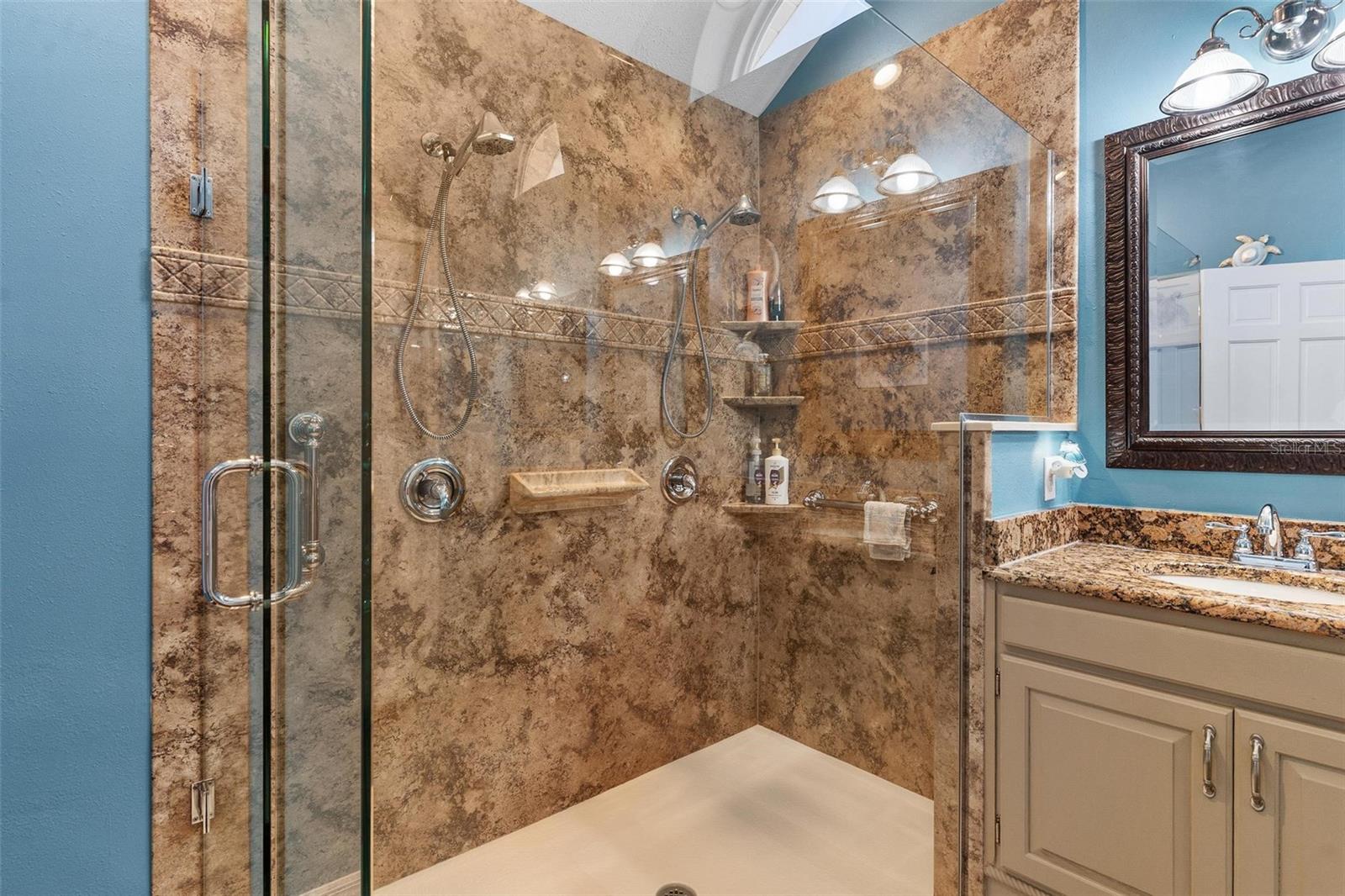 Listing photo id 26 for 450 55th Street