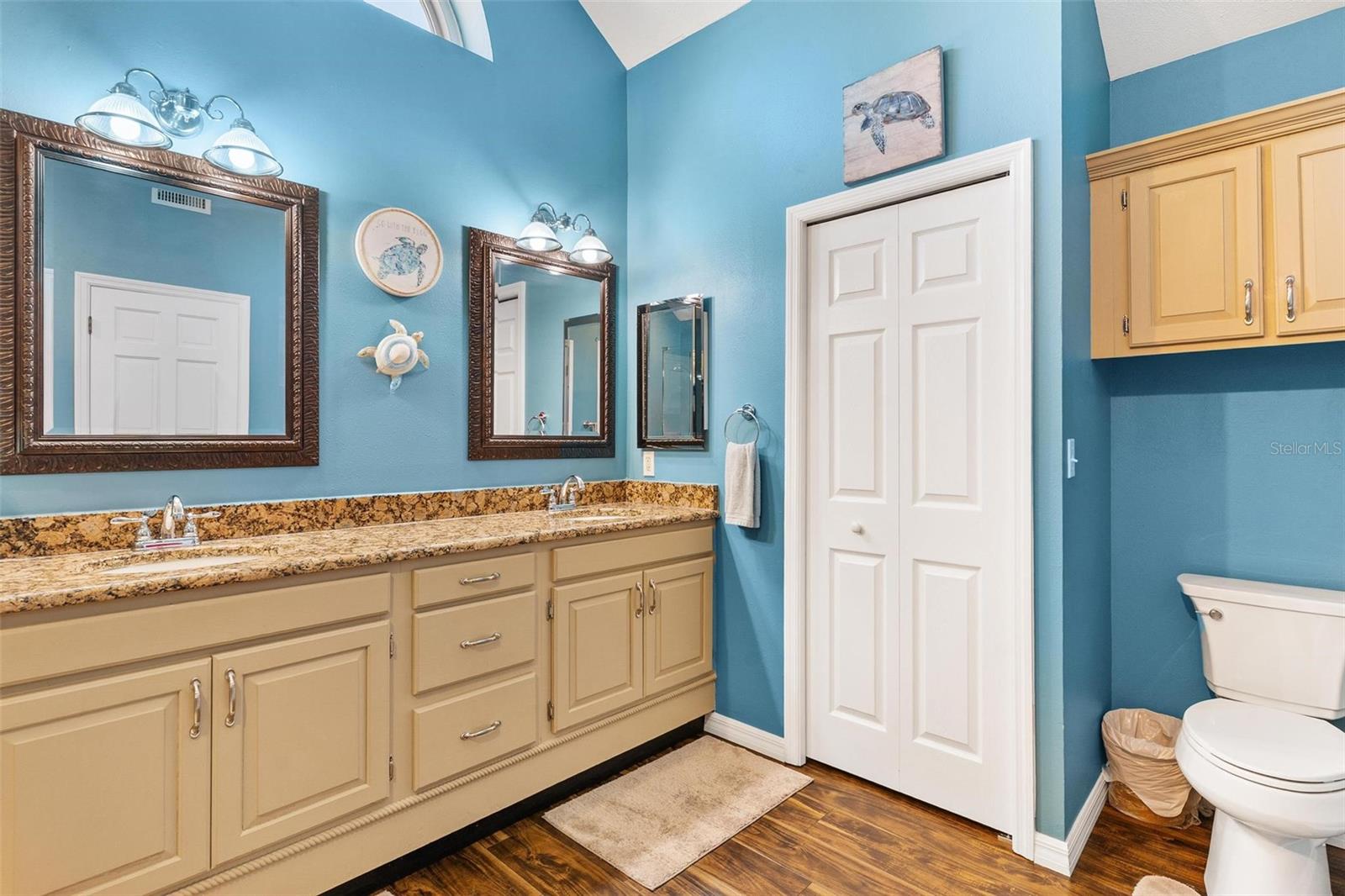 Listing photo id 27 for 450 55th Street