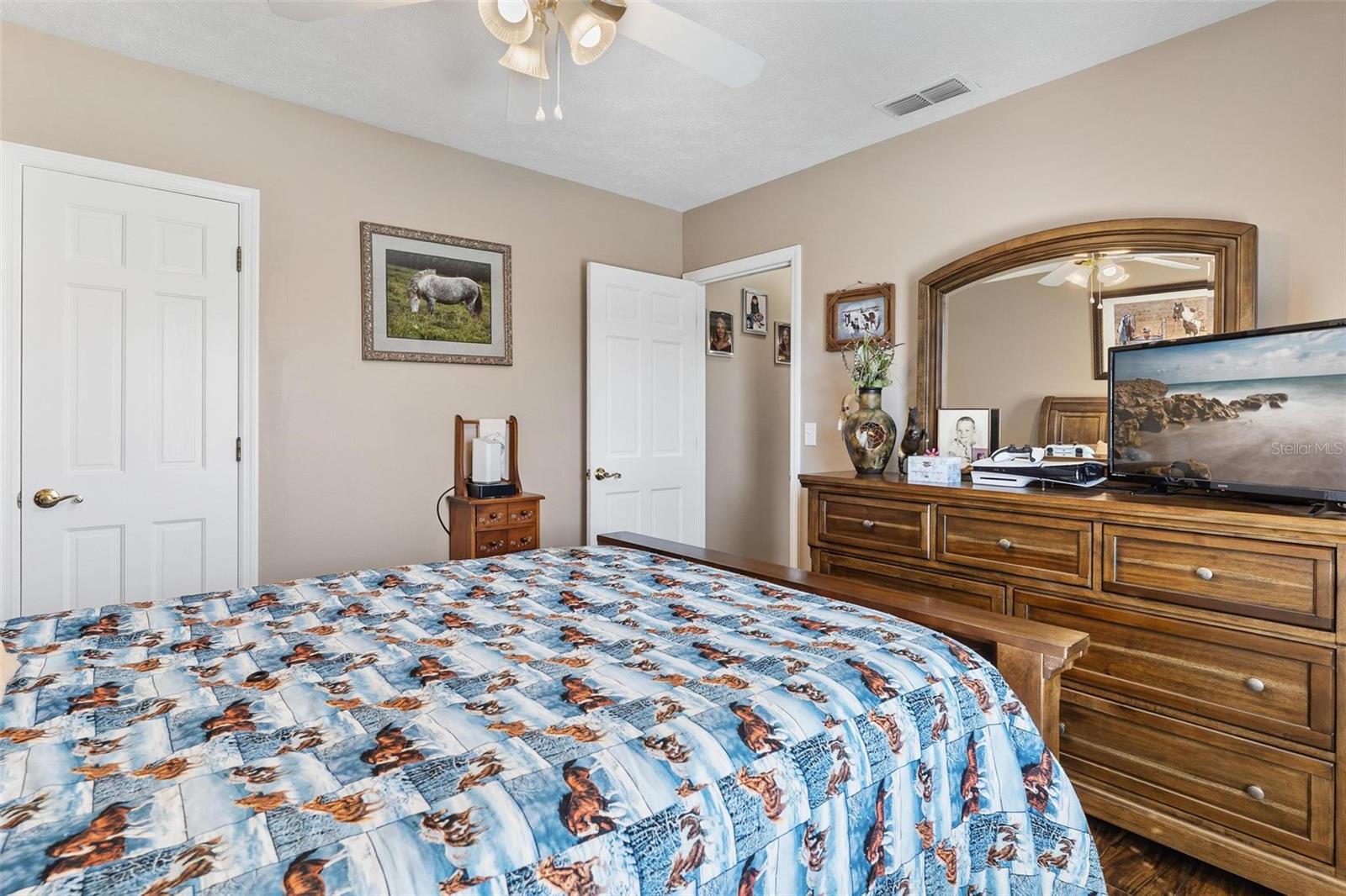 Listing photo id 34 for 450 55th Street