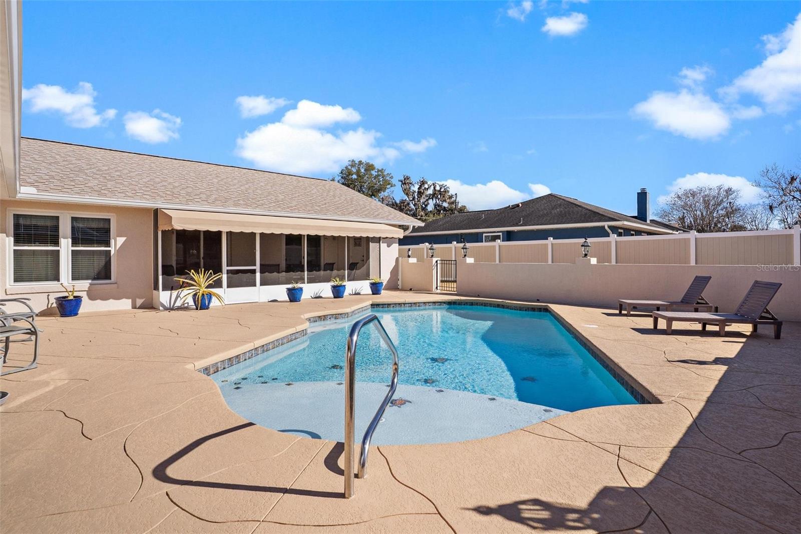 Listing photo id 42 for 450 55th Street