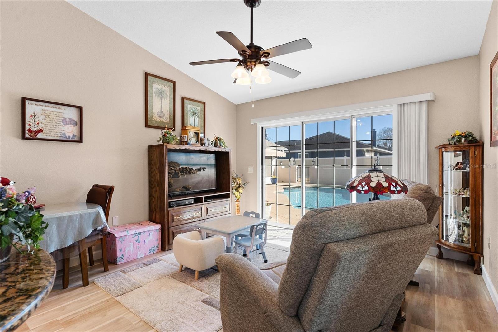 Listing photo id 46 for 450 55th Street