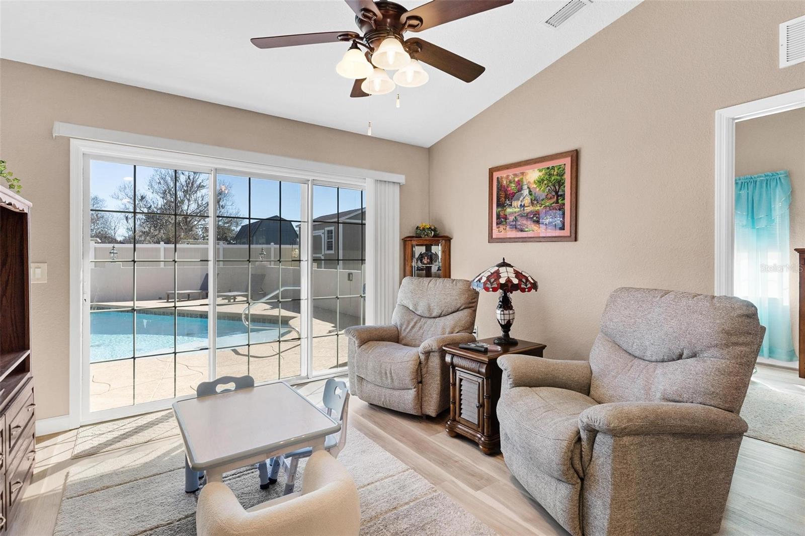 Listing photo id 47 for 450 55th Street