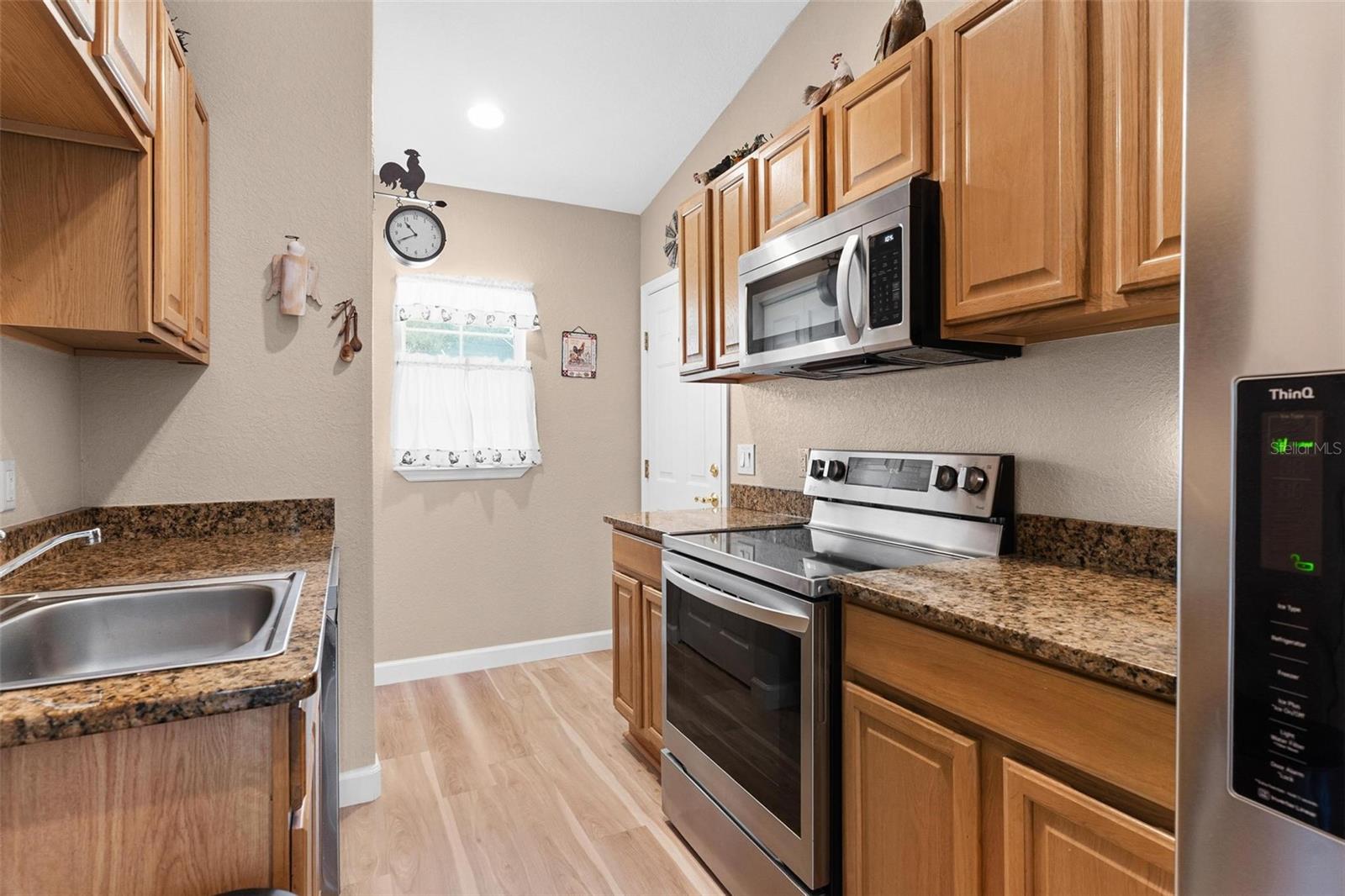 Listing photo id 48 for 450 55th Street