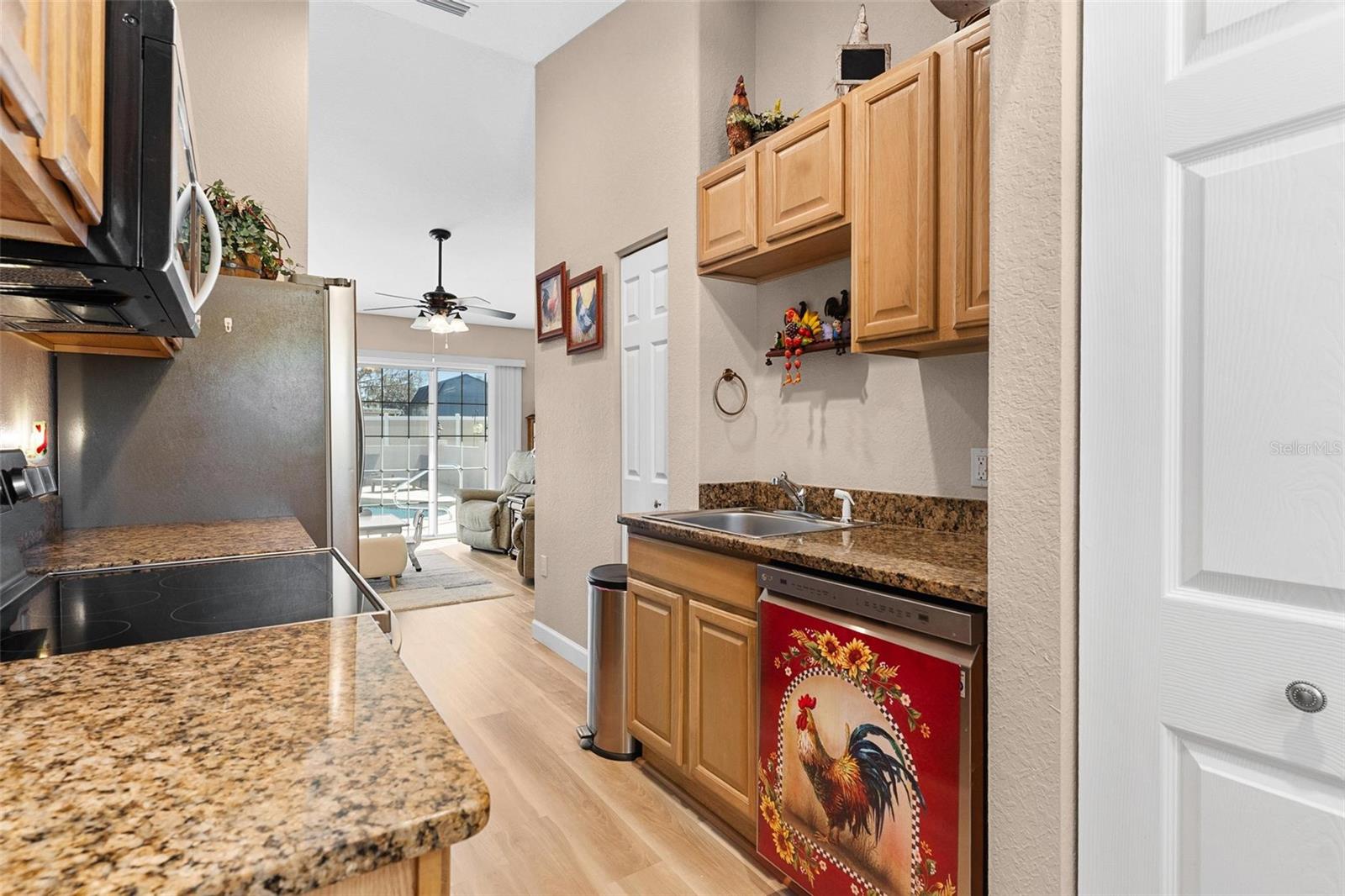 Listing photo id 50 for 450 55th Street